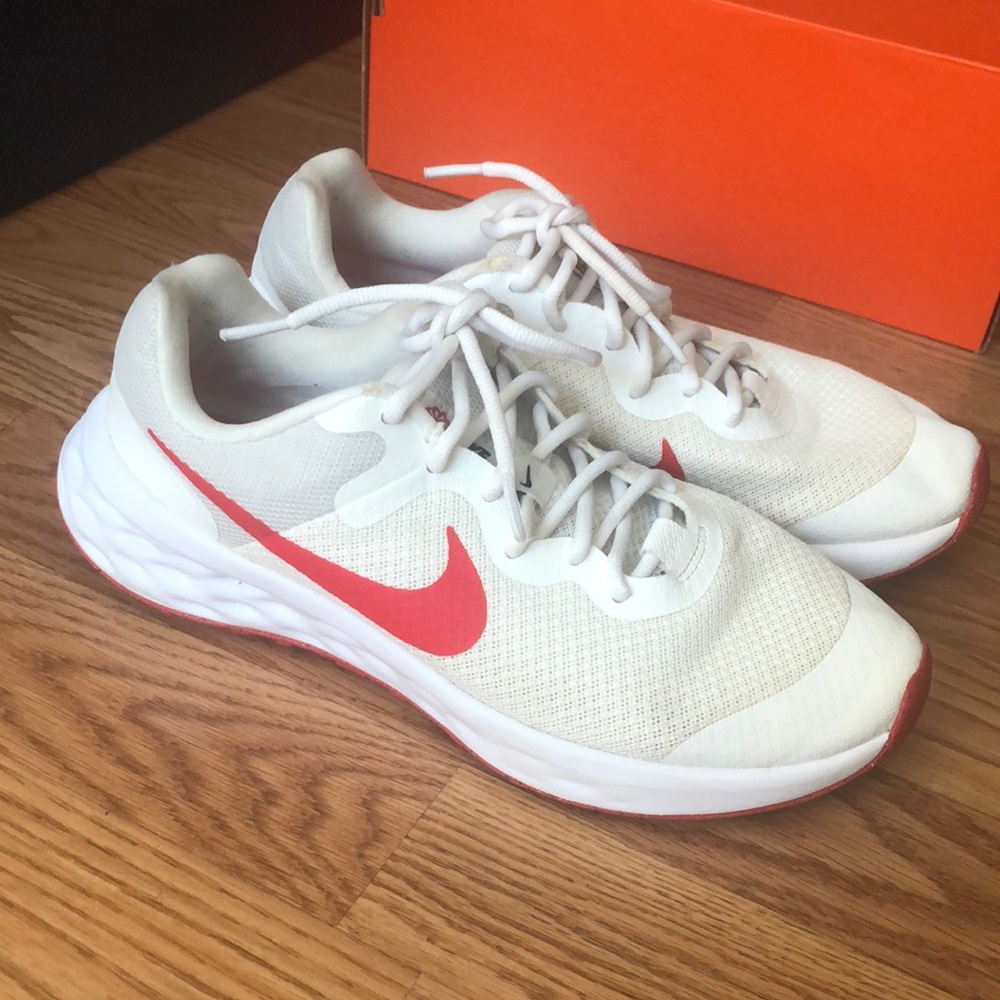 NIKE REVOLUTION 6